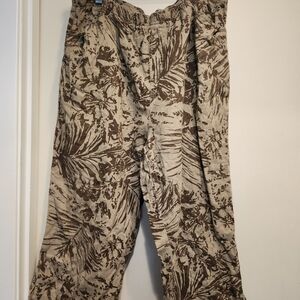 Erika Brown Patterned Cropped Pants